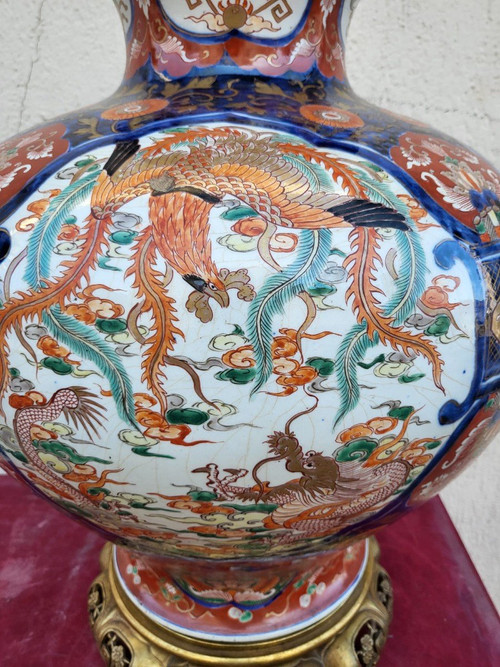 Grande vaso Imari con bronzo, fine del XIX secolo