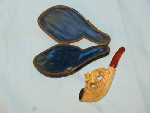 Pfeife aus Meerschaum und Bernstein in ihrem originalen Etui, die einen Fuchs darstellt, 19.