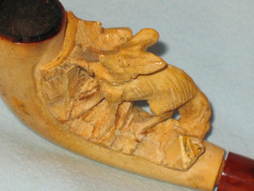 Pfeife aus Meerschaum und Bernstein in ihrem originalen Etui, die einen Fuchs darstellt, 19.