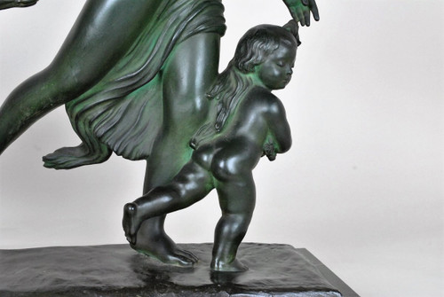 G Gori, Grande donna che corre in bronzo con cerva, XX secolo