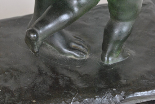 G Gori, Grande donna che corre in bronzo con cerva, XX secolo