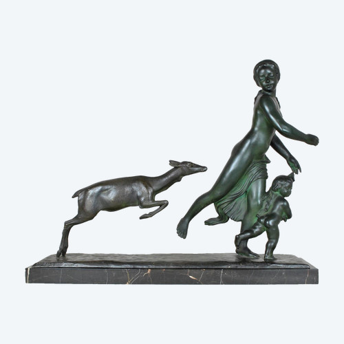 G Gori, Grande donna che corre in bronzo con cerva, XX secolo