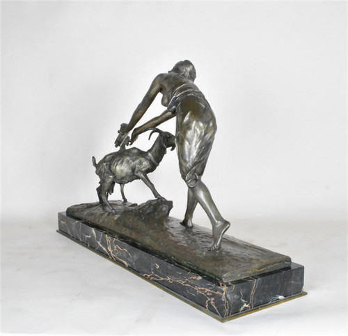 *Offre spéciale*Drouot, Large Orientalist Bronze Woman with Goat, Late 19th Century