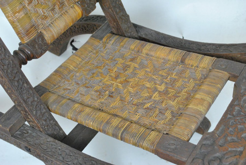 Sedia pieghevole in legno esotico intagliato e canna, Asia, Fine XIX/Inizio XX secolo