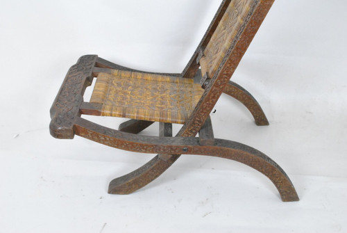 Sedia pieghevole in legno esotico intagliato e canna, Asia, Fine XIX/Inizio XX secolo