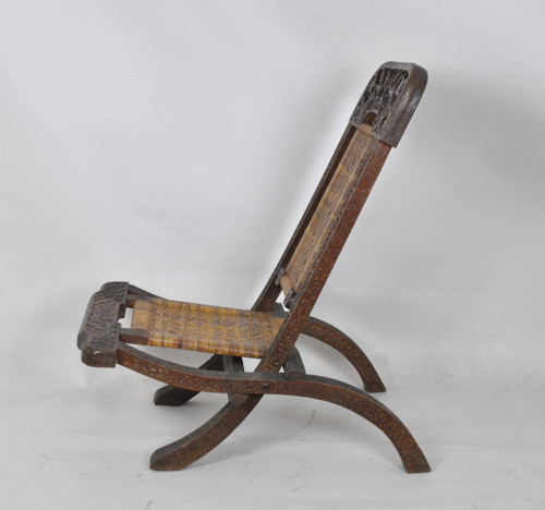Sedia pieghevole in legno esotico intagliato e canna, Asia, Fine XIX/Inizio XX secolo