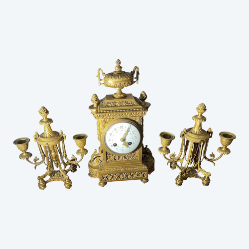 Pendule et bougeoirs de cheminée 