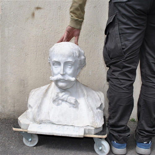 *Offre spéciale *Busto in marmo di gentiluomo con baffi, XIX secolo