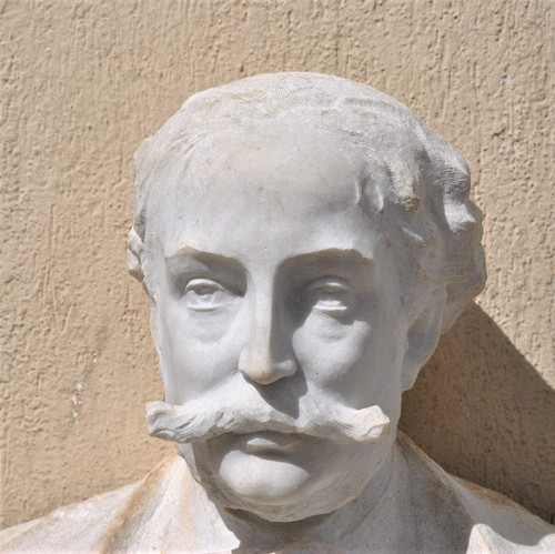*Offre spéciale *Busto in marmo di gentiluomo con baffi, XIX secolo
