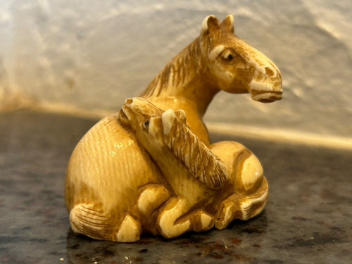 Netsuke - Cavalli Okimono in avorio Inizio XIX secolo
