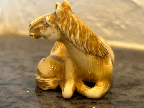 Netsuke - Cavalli Okimono in avorio Inizio XIX secolo