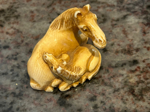 Netsuke - Cavalli Okimono in avorio Inizio XIX secolo