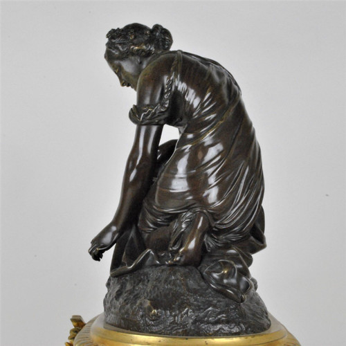 Orologio in bronzo, donna con fiori, Schenewerk, XIX secolo