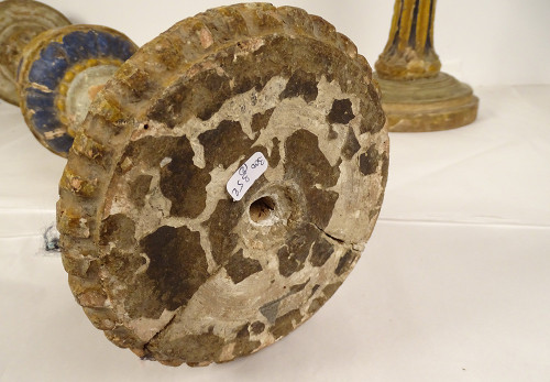 Paire grands pique-cierges bois sculpté polychrome bougeoirs XVIè XVIIème