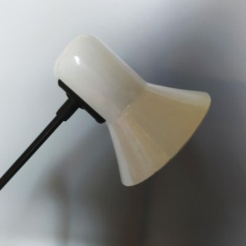 Superb Space Age white table lamp from the 1970s by Veneta Lumi