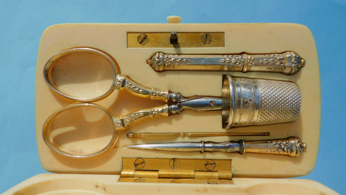 Piccola scatola per kit da cucito Napoleone III Vermeil