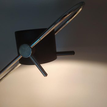 Stupenda lampada da tavolo nera da architetto degli anni '70 di Arteluce