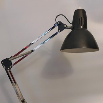 Stupenda lampada da tavolo nera da architetto degli anni '70 di Arteluce