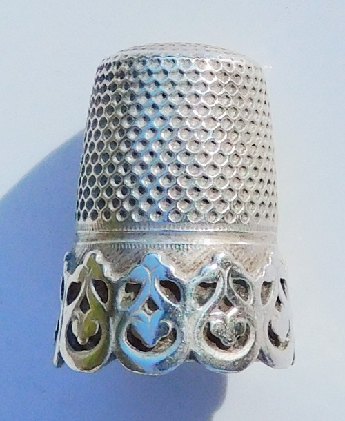 Kit da cucito Forbici in argento sterling, ditale, custodia per aghi, fine del XIX secolo, inizio del XX secolo