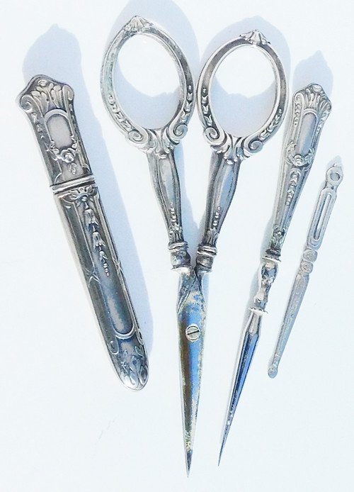 Kit da cucito Forbici in argento sterling, ditale, custodia per aghi, fine del XIX secolo, inizio del XX secolo