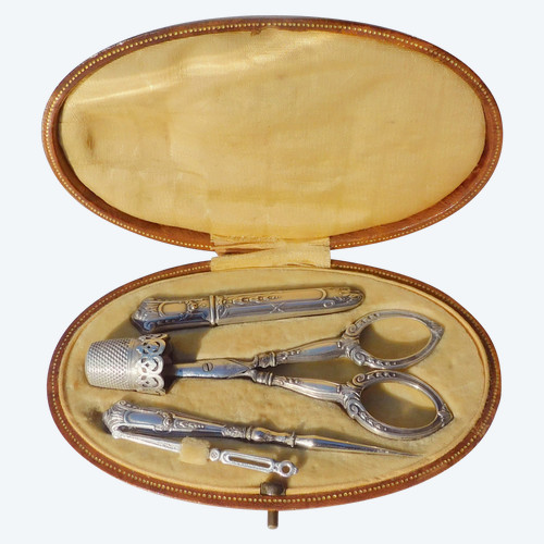 Kit da cucito Forbici in argento sterling, ditale, custodia per aghi, fine del XIX secolo, inizio del XX secolo