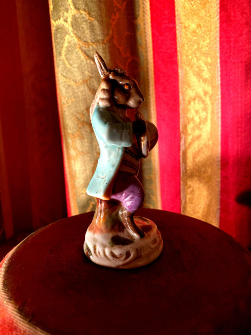Beautiful horn player rabbit in polychrome porcelain from the 18th century, Germany
