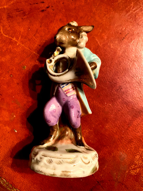 Beautiful horn player rabbit in polychrome porcelain from the 18th century, Germany