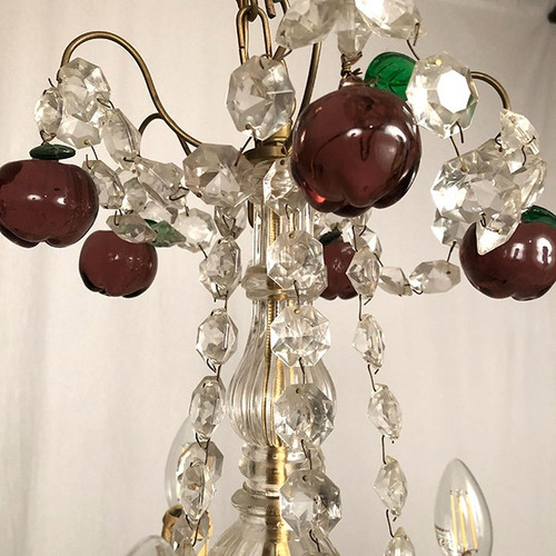 Lampadario in bronzo dorato, pendenti in cristallo e pendenti in vetro colorato a forma di frutti, fine '800