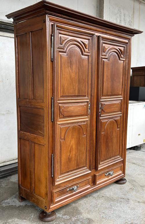 Louis XIV Kleiderschrank aus Walnussholz aus dem 18. Jahrhundert