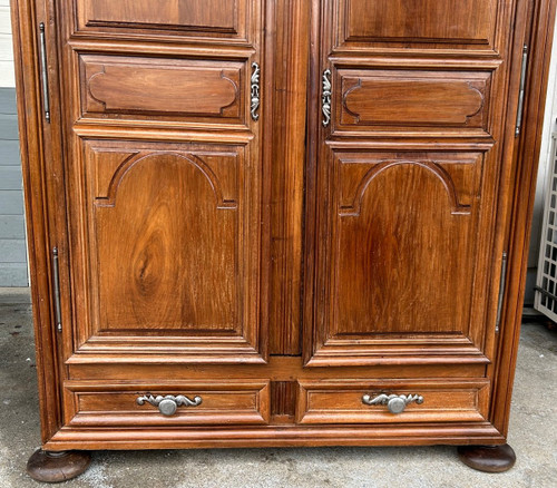 Louis XIV Kleiderschrank aus Walnussholz aus dem 18. Jahrhundert