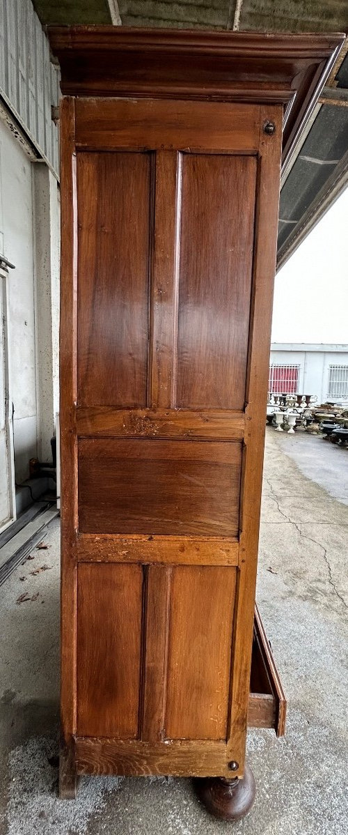 Louis XIV Kleiderschrank aus Walnussholz aus dem 18. Jahrhundert