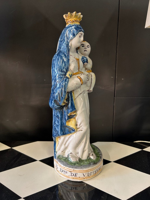 Grande Vierge D’accouchée En Faïence De Nevers «  Notre Dame Victoire Pour Nous » époque XVIIIé