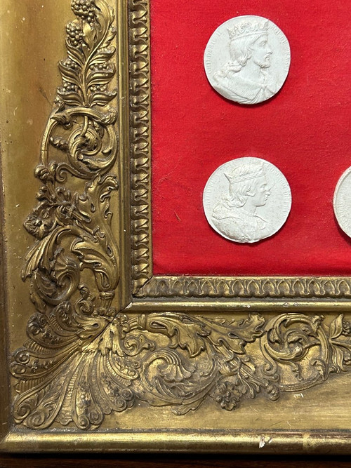 Grand Cadre Aux Médaillons Des Rois De France - Plâtre - empire - restauration
