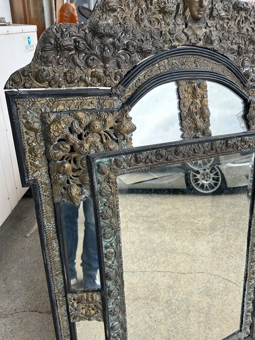 Specchio in ottone e legno annerito in stile Luigi XIII, 1880 circa, H: 149 cm