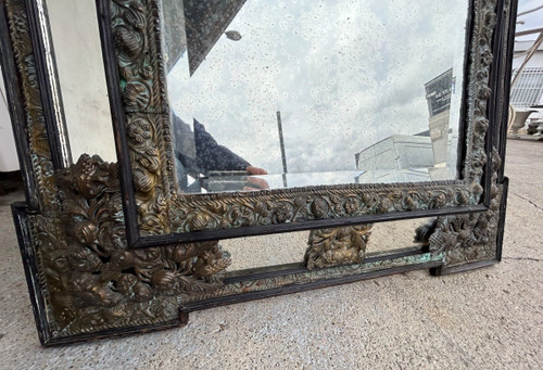 Specchio in ottone e legno annerito in stile Luigi XIII, 1880 circa, H: 149 cm