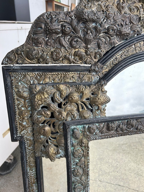Specchio in ottone e legno annerito in stile Luigi XIII, 1880 circa, H: 149 cm