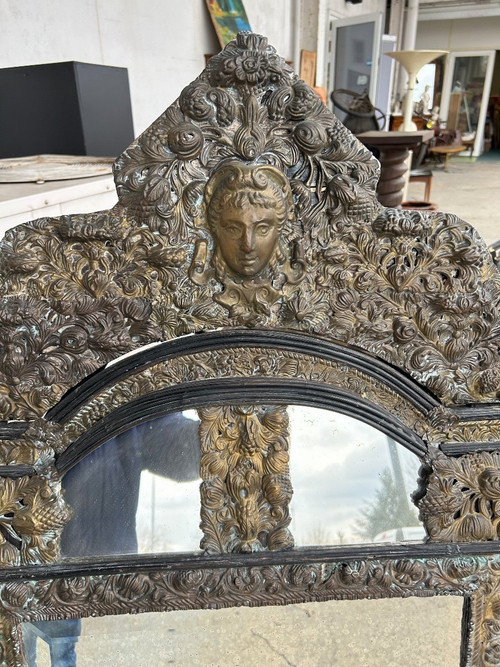 Specchio in ottone e legno annerito in stile Luigi XIII, 1880 circa, H: 149 cm