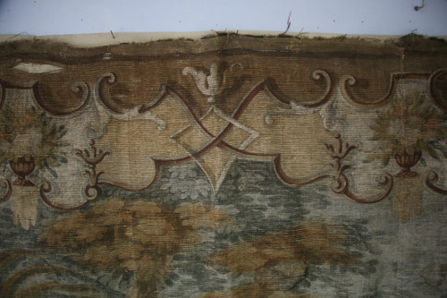 Grande toile peinte du XVIIIe, "la halte d'une caravane à un puits"