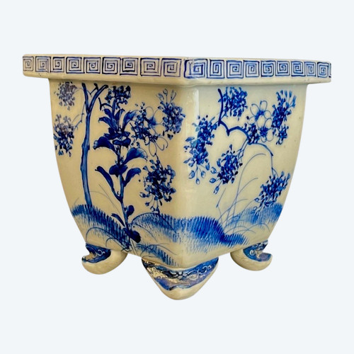 Small Chinese Porcelain Planter, 20th Century
