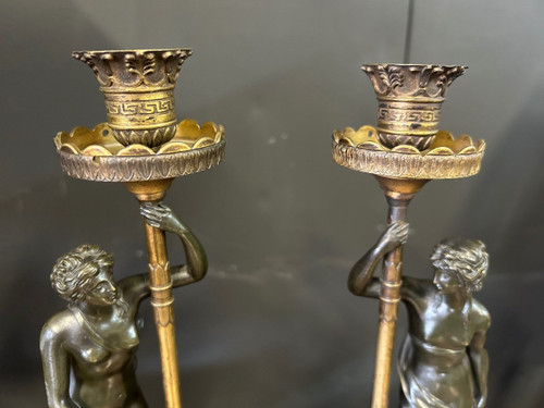 Ein Paar Kerzenhalter aus Bronze für Frauen im Empire-Stil - Anfang 19.