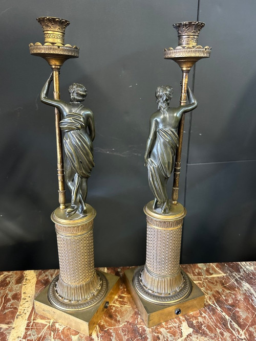 Ein Paar Kerzenhalter aus Bronze für Frauen im Empire-Stil - Anfang 19.