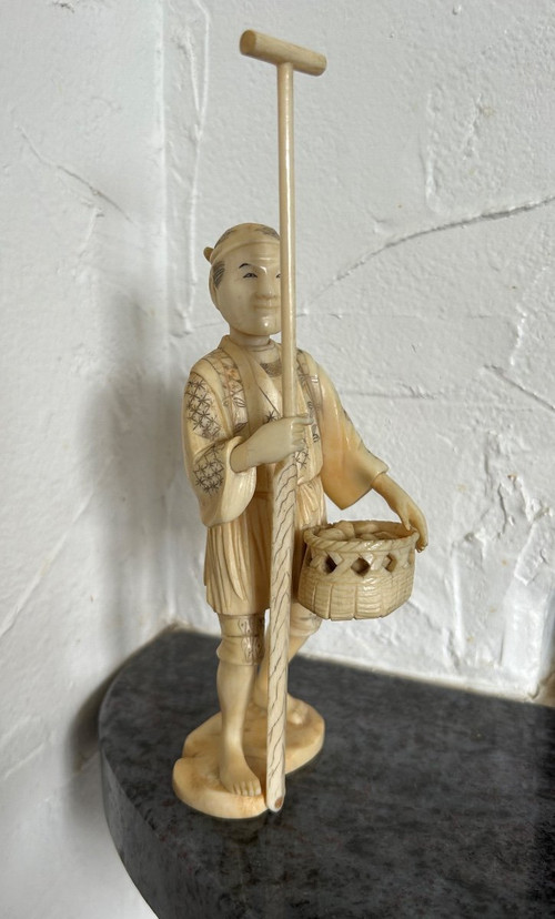 Okimono - Netsuke Ivory Carving From Japan Late 19th Century