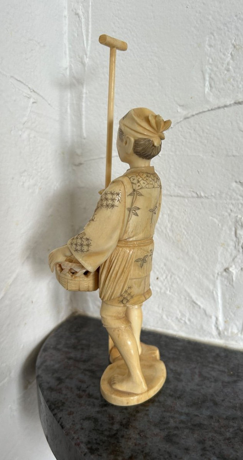 Okimono - Netsuke Ivory Carving From Japan Late 19th Century