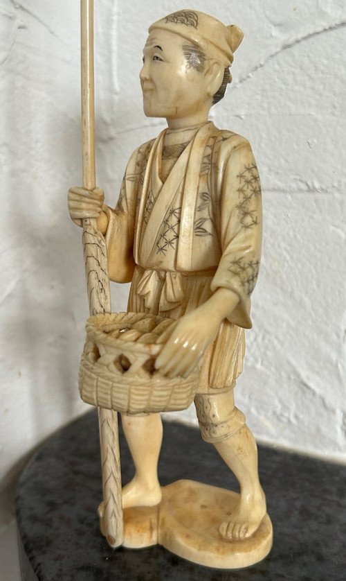 Okimono - Netsuke Ivory Carving From Japan Late 19th Century