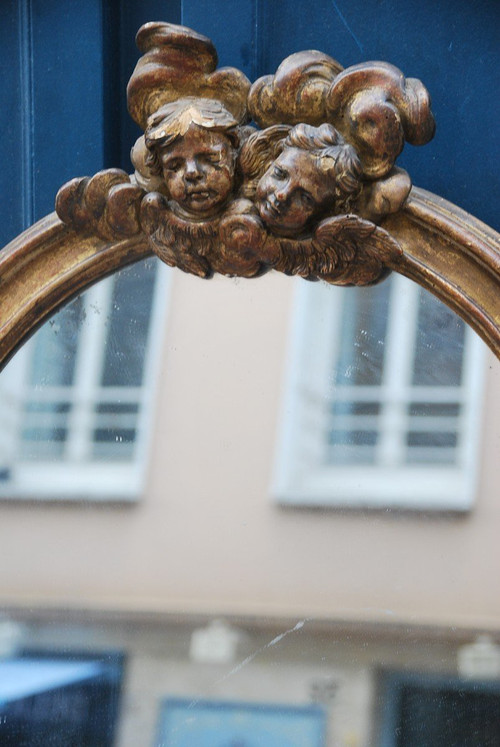 Specchio in legno dorato con teste d'angelo, XVIII secolo