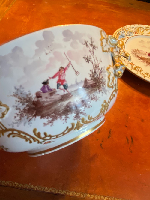  Très beau Pot à bouillon et sa soucoupe en porcelaine de Hochst d'époques début 19ème