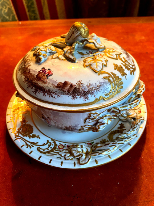  Très beau Pot à bouillon et sa soucoupe en porcelaine de Hochst d'époques début 19ème