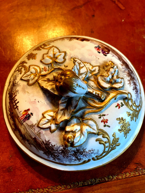  Très beau Pot à bouillon et sa soucoupe en porcelaine de Hochst d'époques début 19ème