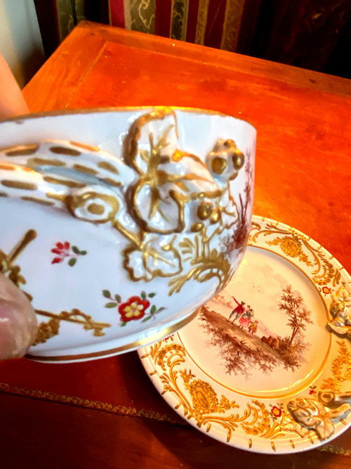  Très beau Pot à bouillon et sa soucoupe en porcelaine de Hochst d'époques début 19ème