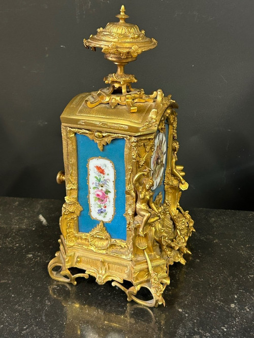 Pendule Bronze Doré Et Plaques De Porcelaine D’époque Napoléon III